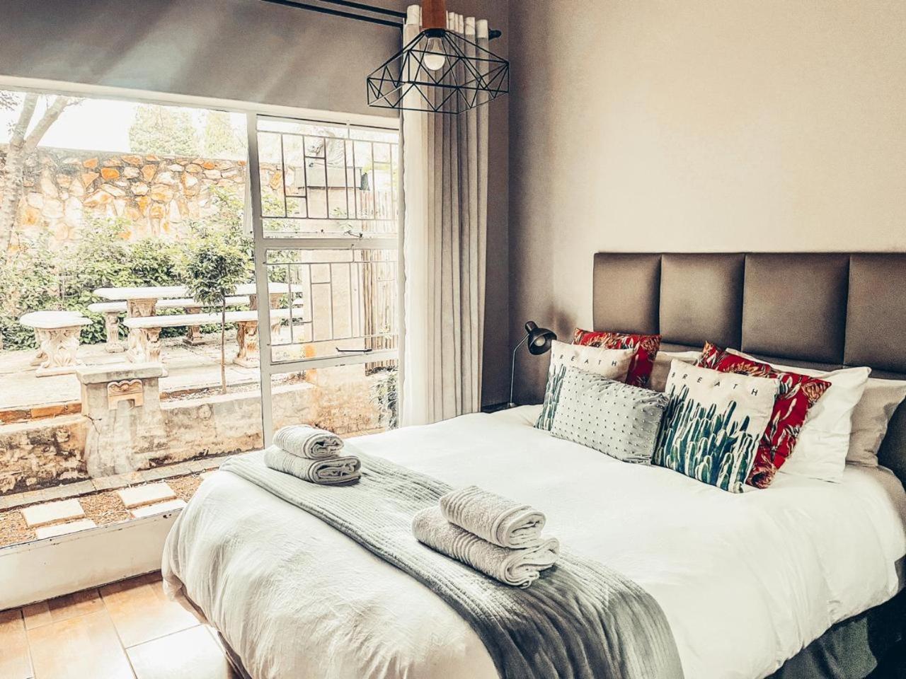 59 On True North Guest Rooms ヨハネスブルグ エクステリア 写真