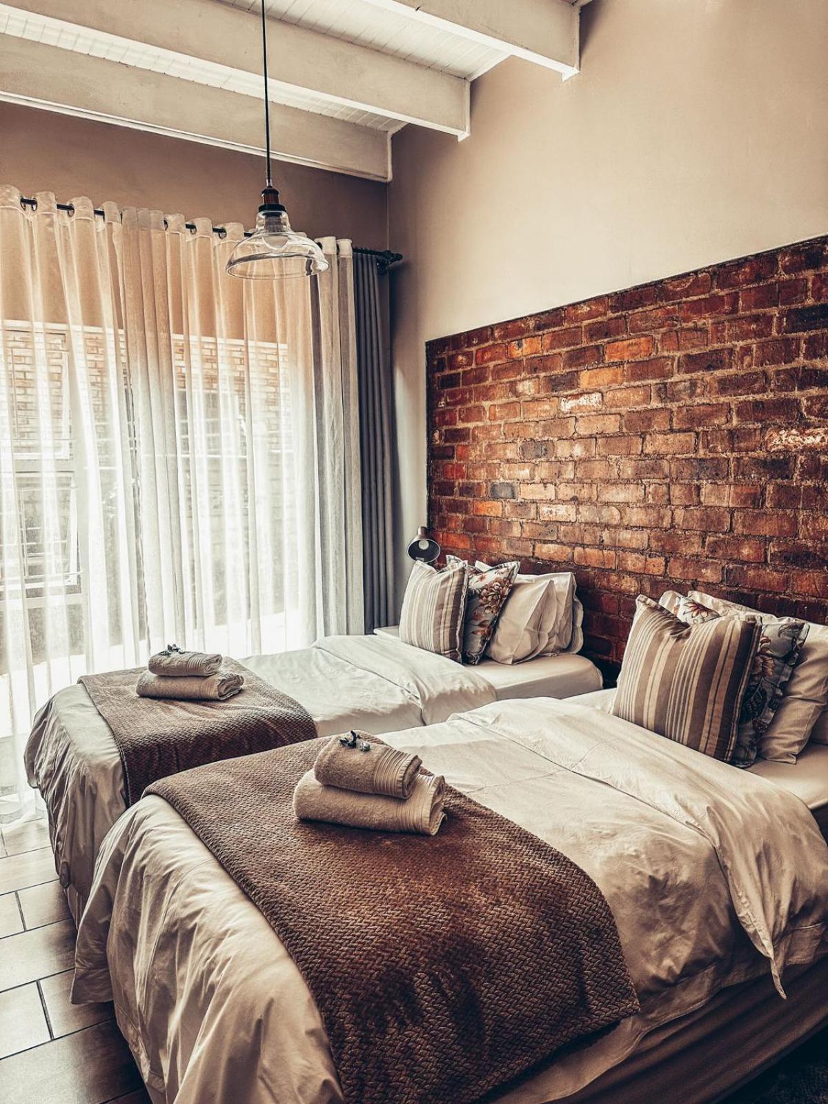 59 On True North Guest Rooms ヨハネスブルグ エクステリア 写真