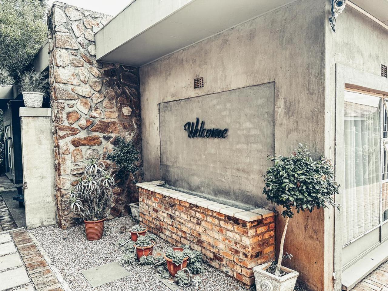59 On True North Guest Rooms ヨハネスブルグ エクステリア 写真