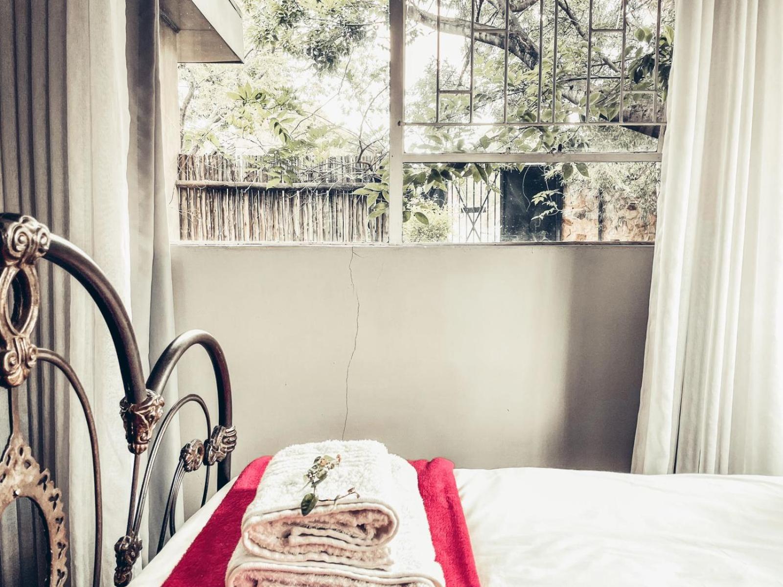 59 On True North Guest Rooms ヨハネスブルグ エクステリア 写真