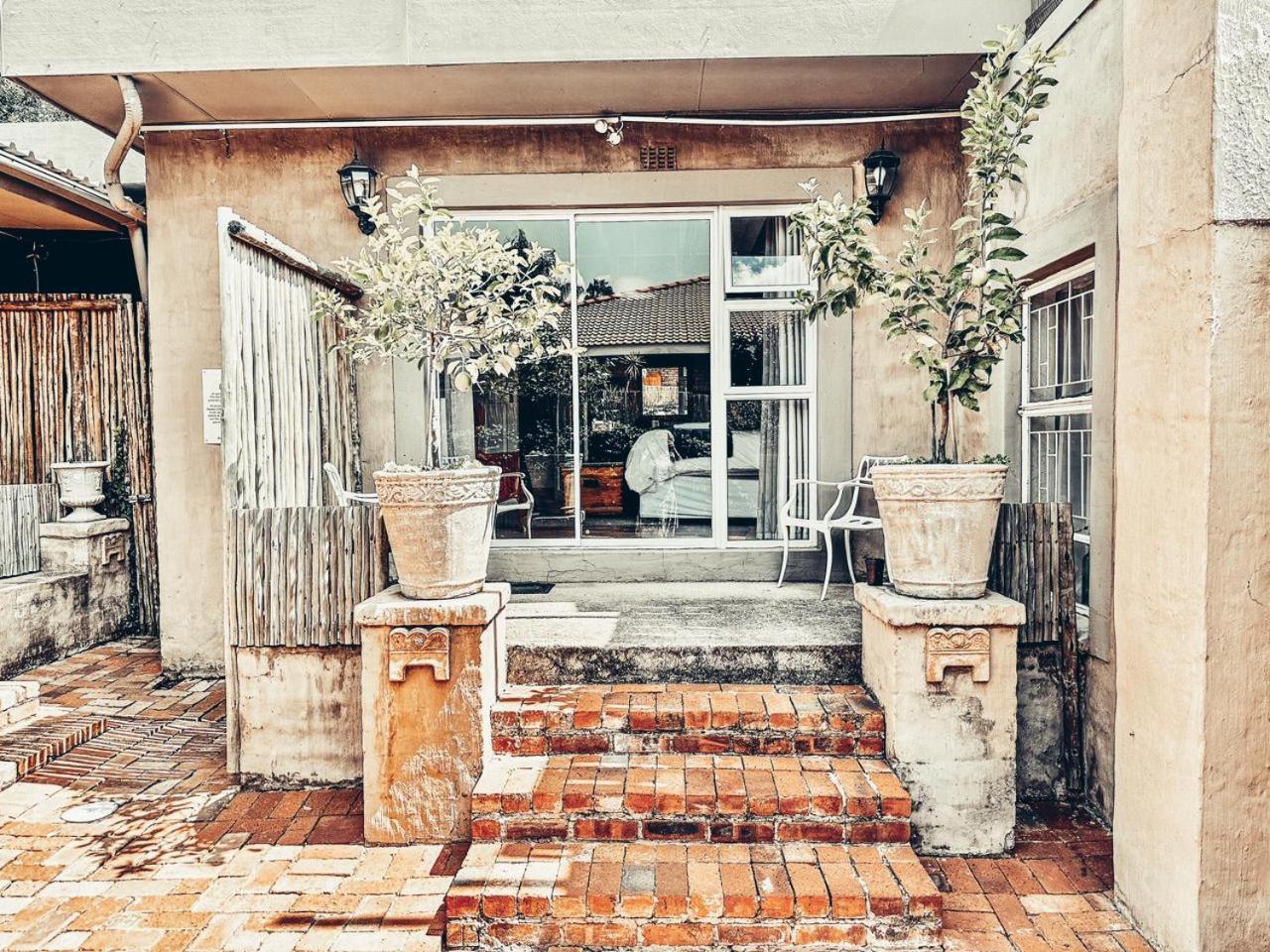 59 On True North Guest Rooms ヨハネスブルグ エクステリア 写真